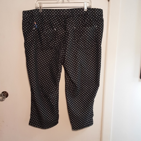 Polka-dot capris - Picture 2 of 7